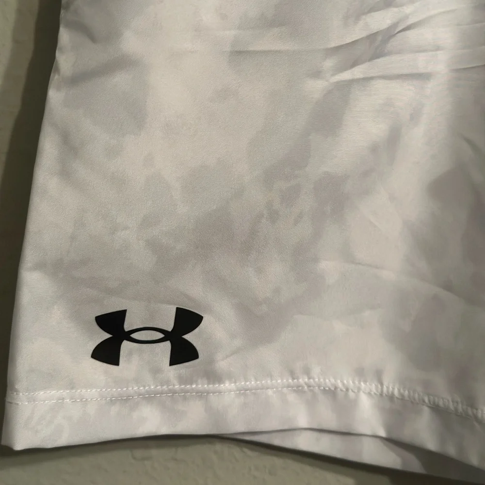 NWT Under Armour Big Boys' Woven Printed Shorts -Grey